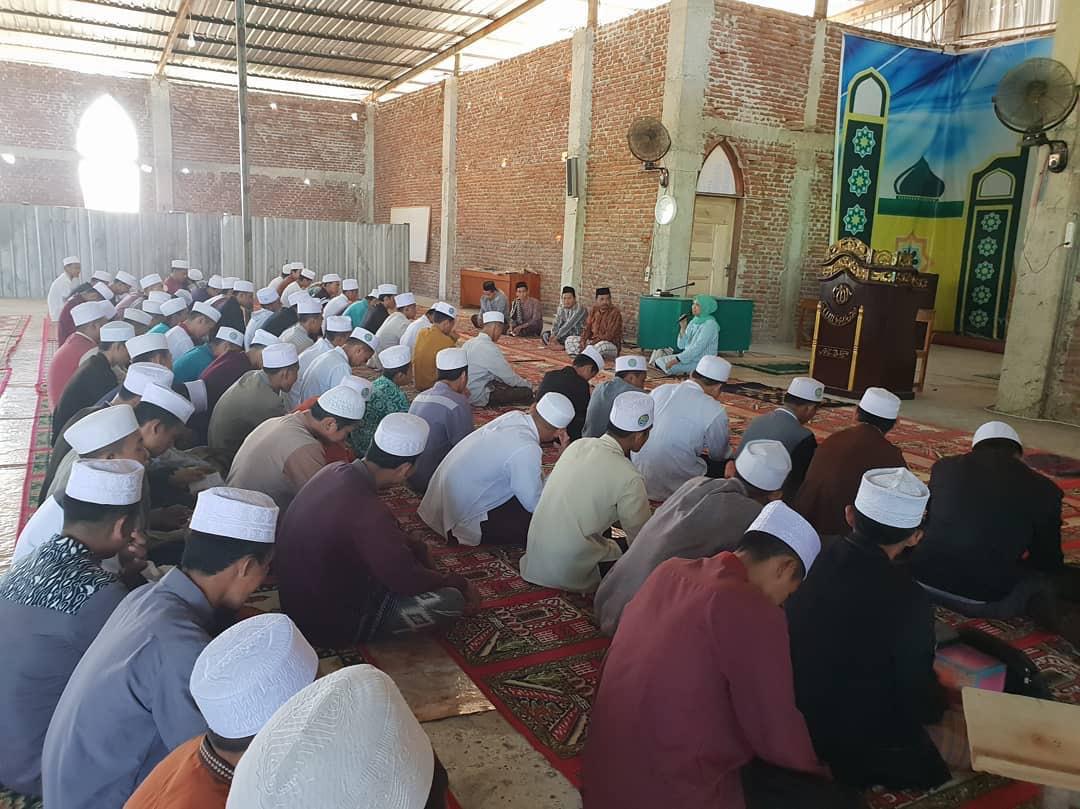 Andi Nurhidayati saat bersilaturahim ke Ma'had Aly Pondok Pesantren As'adiyah Sengkang (Foto: Rahman/zonatimes.com)