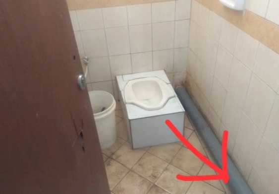 Toilet lantai 1 FSH ditemukan kamera GoPro (Foto: Puanugi90/zonatimes.com)
