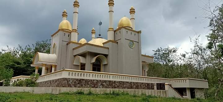 Masjid megah di hutan Gowa viral ( Foto: Luchyana Make Up/zonatimes.com)