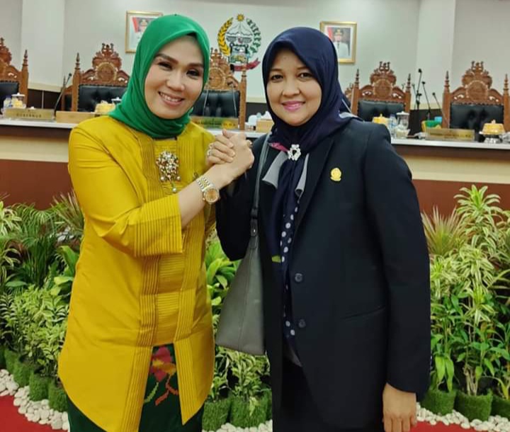 Andi Nurhidayati Zainuddin Anggota DPRD Sulsel (kanan) (Foto: Facebook/zonatimes.com)