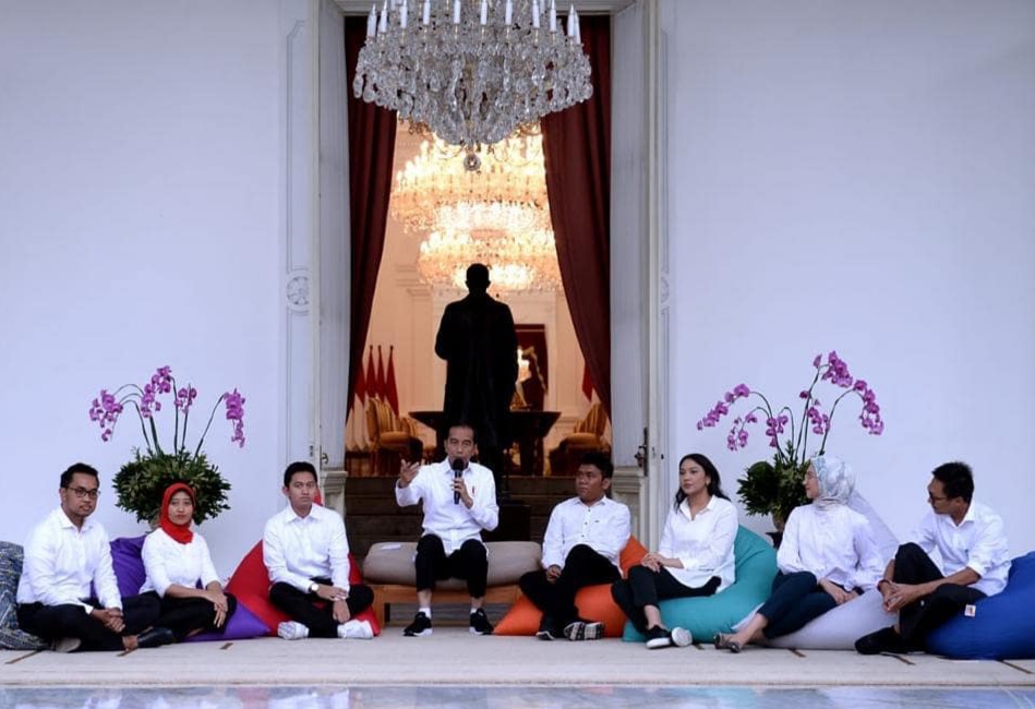 Jajaran staf khusus presiden Jokowi (Foto: Instagram Jokowi/zonatimes.com)