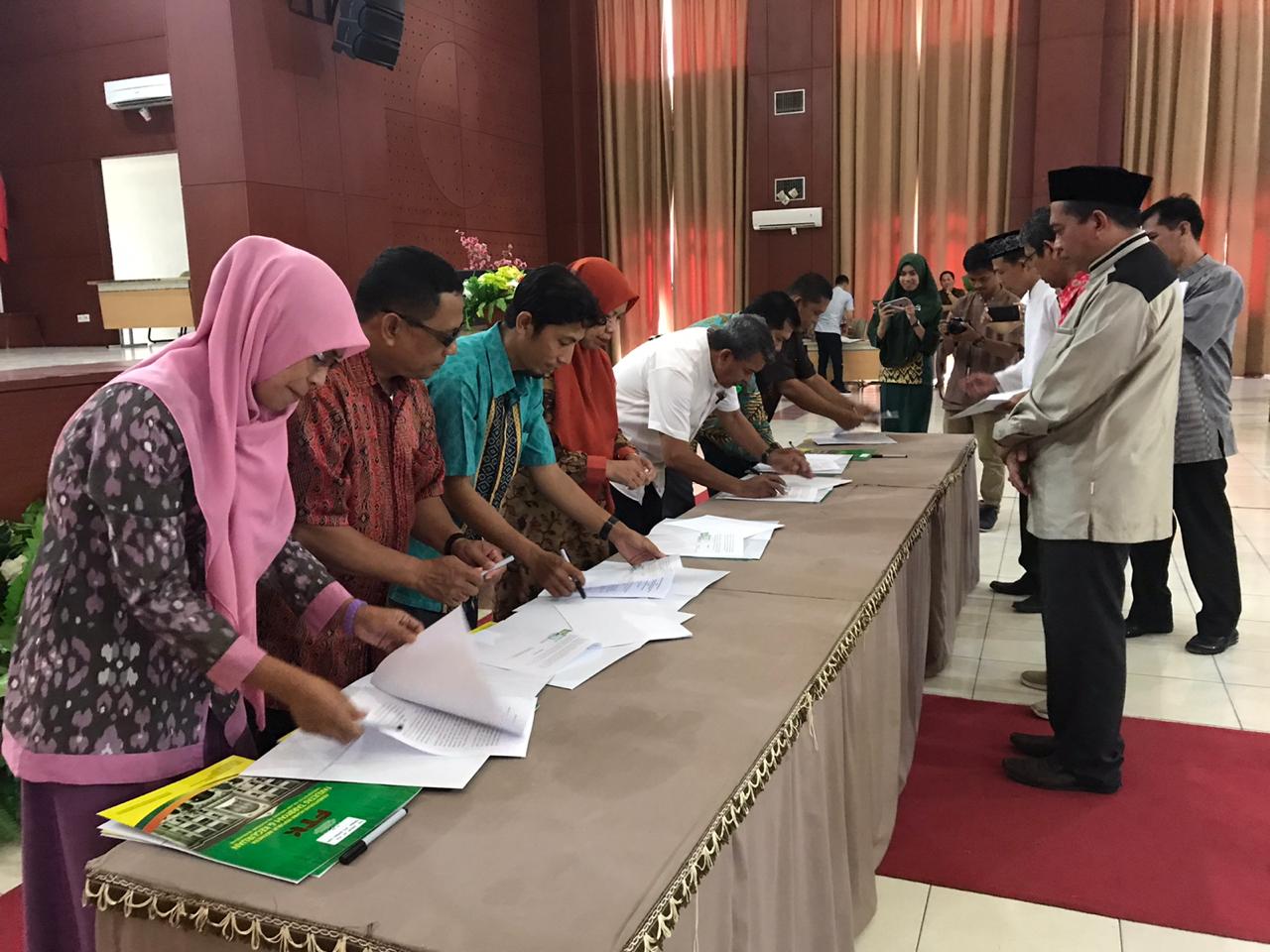 Pendatangan kontrak kerjasama PLP Fakultas Tarbiyah dan Keguruan UIN Alauddin dan 16 Madrasah Gowa-Makassar (Foto:Ist)