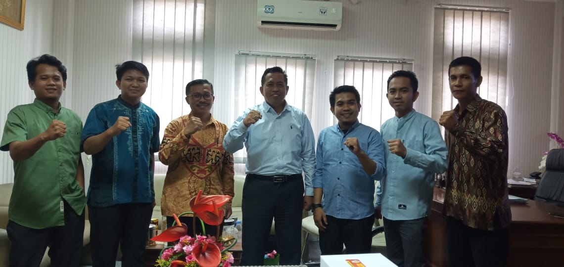 Pertemuan HMPI Sulsel, Direktur Pascasarjana IAIN Palopo (tengah batik coklat) (Foto: Ist)