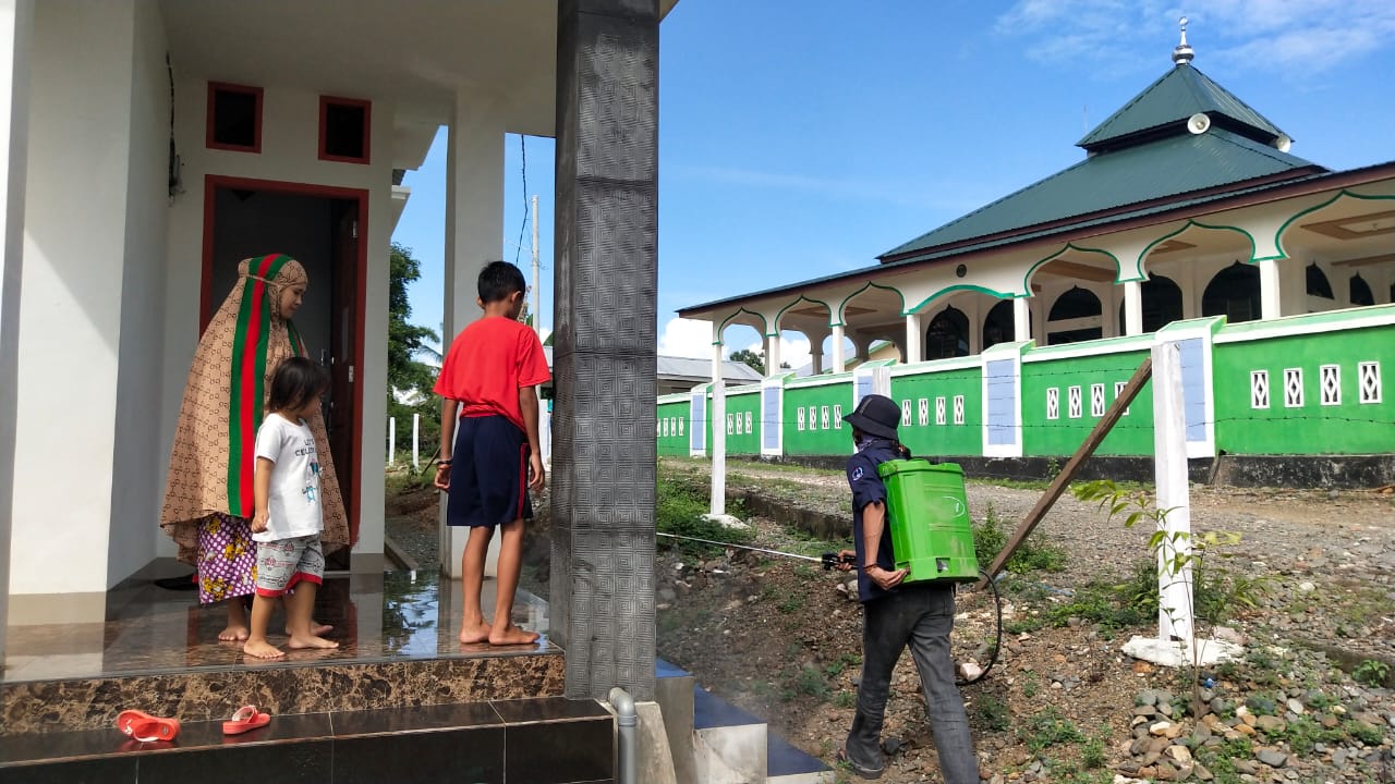 KEPMI Bone DPC Mare Semprot Disinfektan dan Edukasi Masyarakat desa Kadai (Foto: Ist)