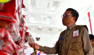 Gubernur Sulawesi Selatan (Sulsel), Prof HM Nurdin Abdullah, meminta kepada Dinas Sosial untuk menyalurkan secepatnya bantuan sembako kepada masyarakat yang terdampak pandemi Covid-19