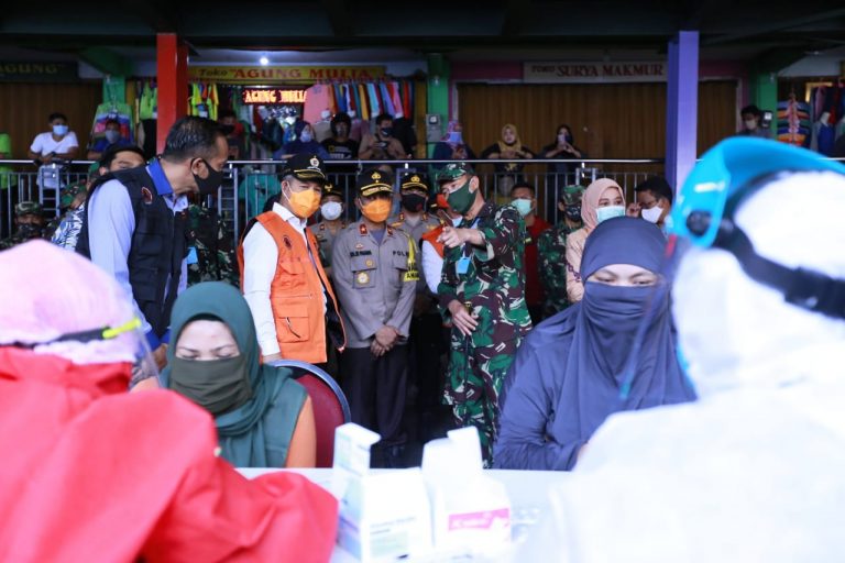 Rapid test massal selama empat hari tercatat ada 204 pedagang pasar di Makassar reaktif Covid-19
