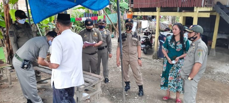 Satuan Polisi Pamong Praja (Satpol PP) Kabupaten Barru menggelar razia penertiban Izin Mendirikan Bangunan (IMB)