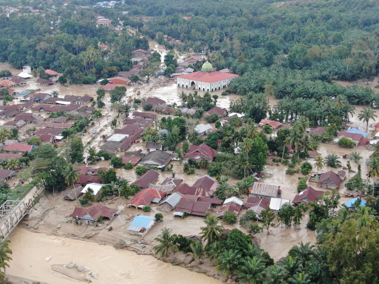 Banjir bandang yang menerjang kota Masamba dan beberapa daerah lain sekitarnya di Kabupaten Luwu Utara, Senin (13/7/2020)
