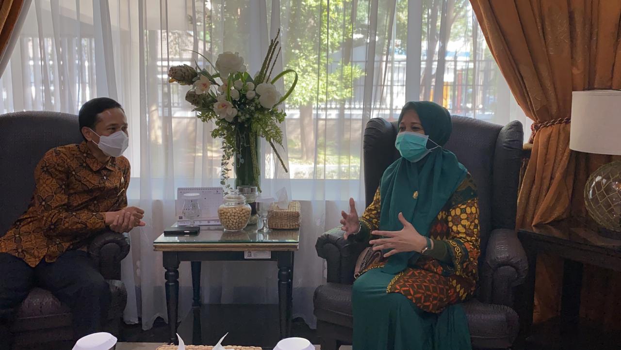 Anggota DPRD Sulsel, Andi Nurhidayati Zainuddin menemui Kepala Dinas Pekerjaan Umum dan Penataan Ruang (PUPR) Sulsel, Rudy Djamaluddin di Rujab Walikota Makassar, Kamis (23/7/2020).