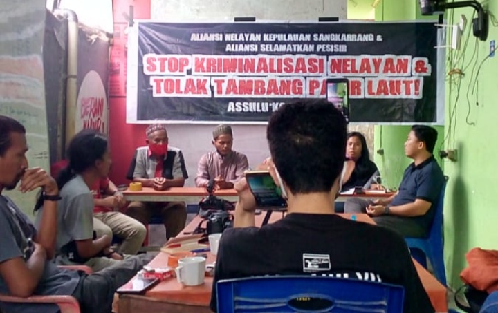 Aliansi Selamatkan Pesisir (APS) bersama nelayan kepulauan Sangkarrang mengadakan konferensi pers menyikapi persoalan kriminalisasi nelayan kepulauan Sangkarang, Selasa, (4/8/2020).