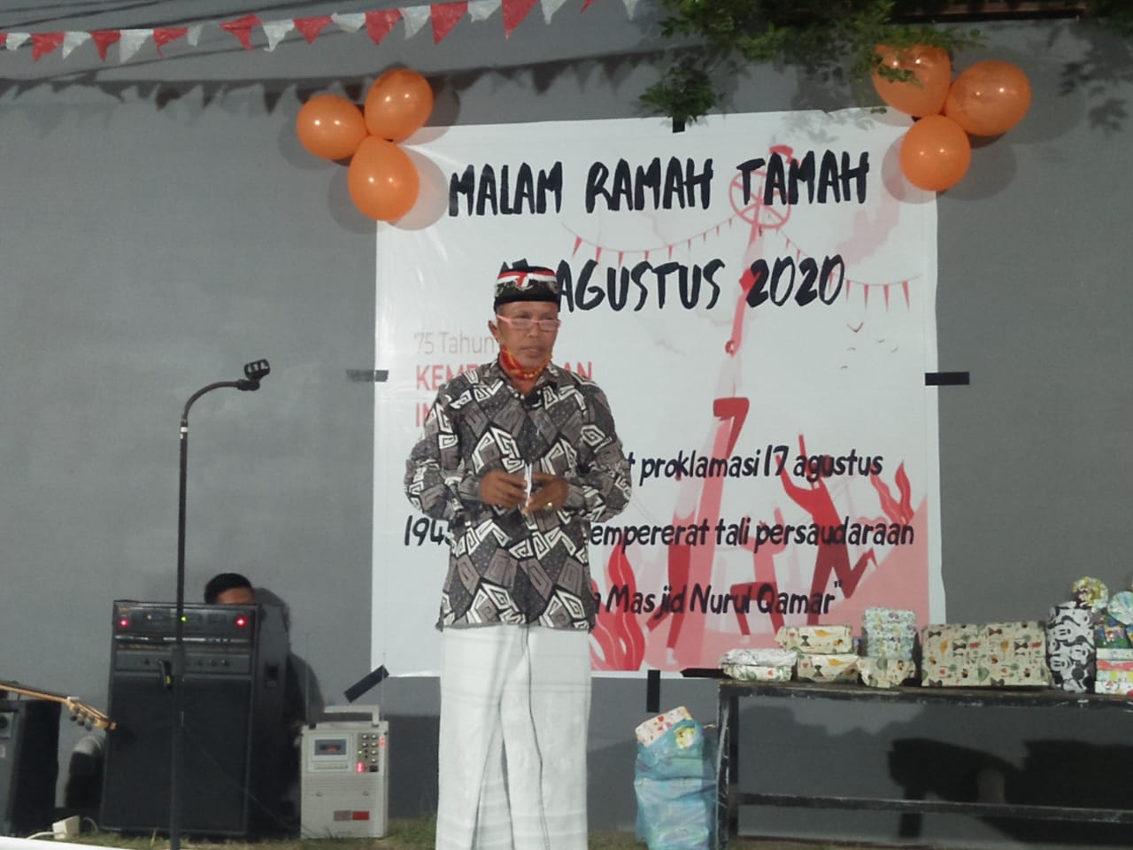 Remaja Masjid Nurul Qamar selama sepekan dalam rangka memperingati hari Kemerdekaan 75 tahun Indonesia Merdeka telah resmi ditutup dengan sesi acara ramah tamah, di pelataran Masjid Nurul Qamar, Paccinnongan Pao-pao, Kabupaten Gowa, Sabtu (22/8/2020).