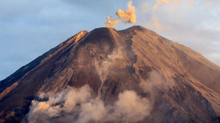 Kisah Penunggu Gunung Semeru dan Ramalan Pulau Jawa Terbelah