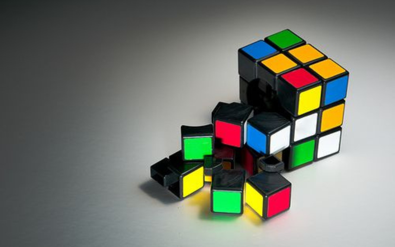 Cara Menyusun Kembali Rubik yang Hancur