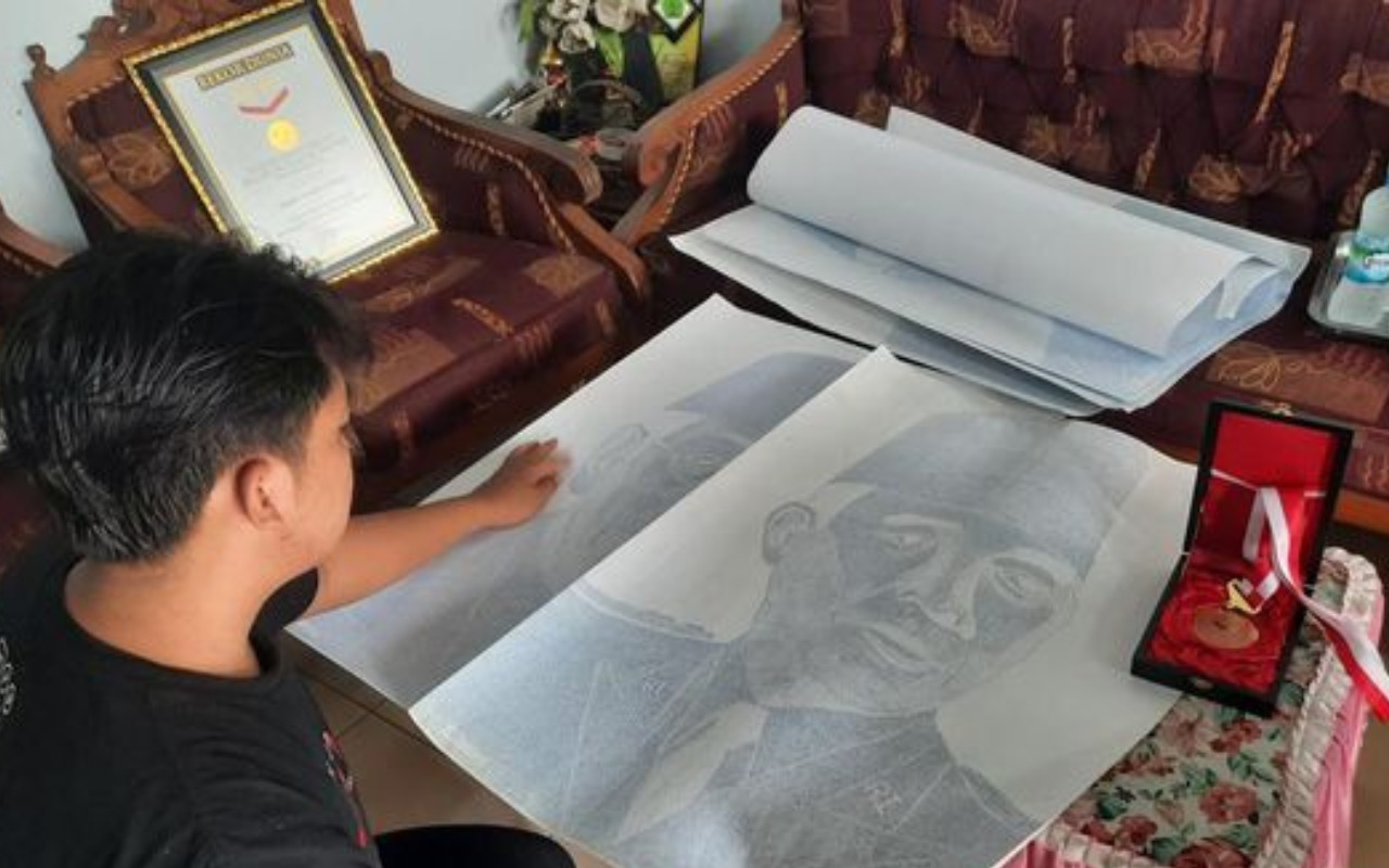 Lukisan 7 Presiden RI Karya Pemuda asal Pati