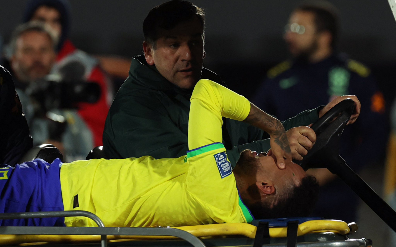 Neymar Jr Cedera Saat Lawan Uruguay Tadi Malam