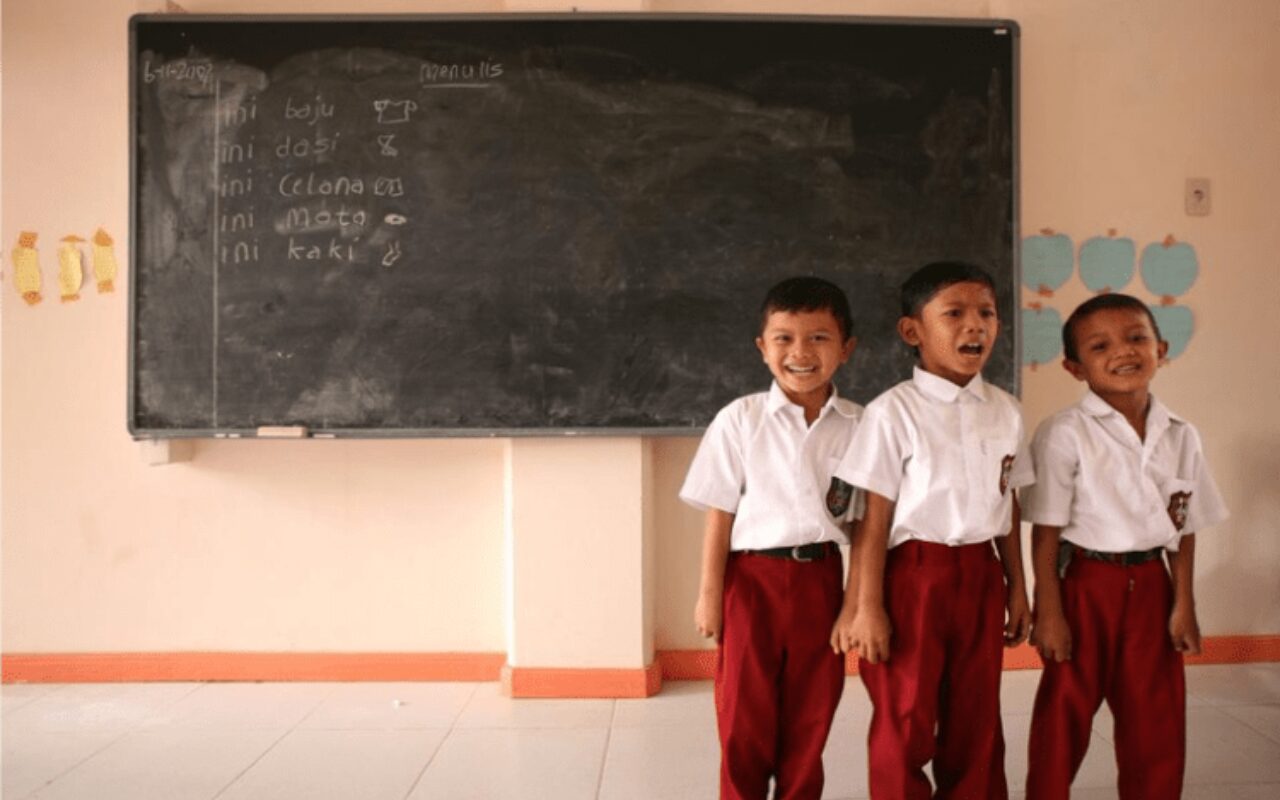 Apa Tujuan Pemerintah Mewajibkan Pendidikan Dasar Bagi Warga Negara Indonesia?